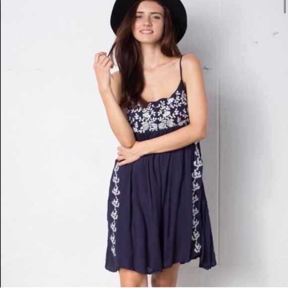 ILLA ILLA Dresses & Skirts - Blue Floral Embroidered Flowy Dress